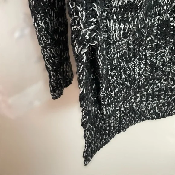 Poof Excellence Black and White Oversized Knit Sweater - Picture 5 of 9